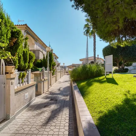 Sea View Apartments, Torrevieja, La Mata アパート トレビエハ